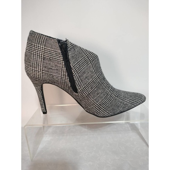 Journee Collection Demmie black plaid stiletto ankle booties woman size 6.5 - Picture 6 of 12